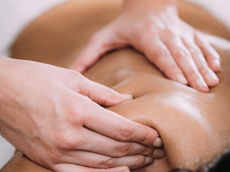 Xoa bóp trị liệu