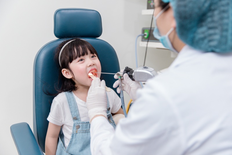 Khám tai mũi họng cho trẻ