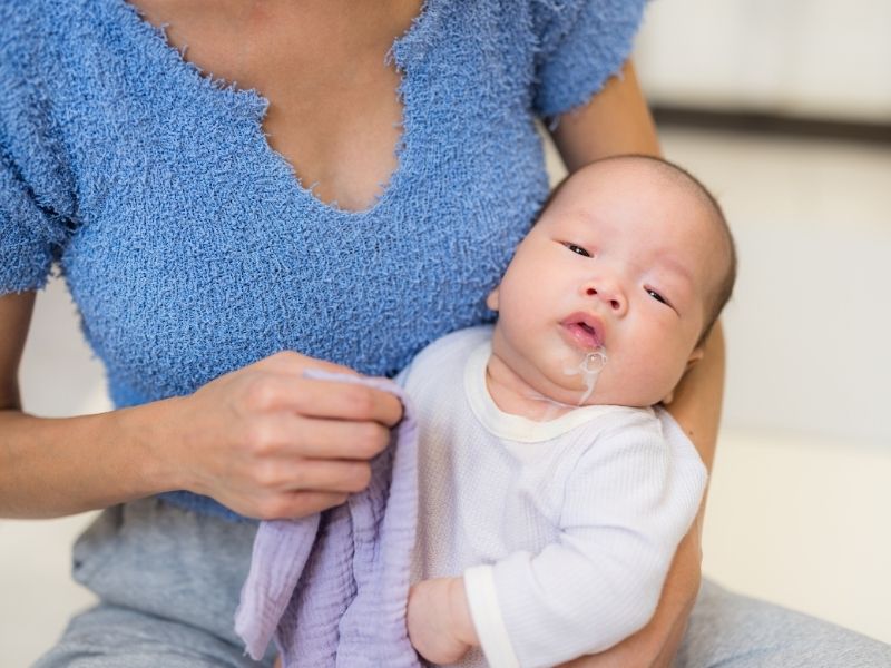 trẻ nôn trớ nhiều