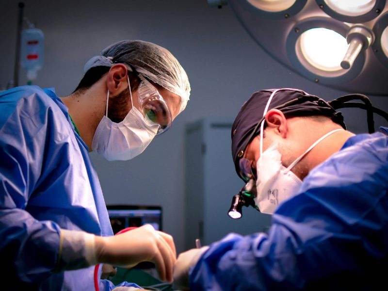 can thiệp mạch máu não